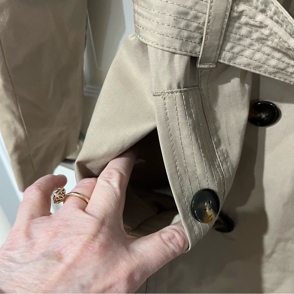 Reitmans beige color belted coat size 5 - Picture 4 of 10